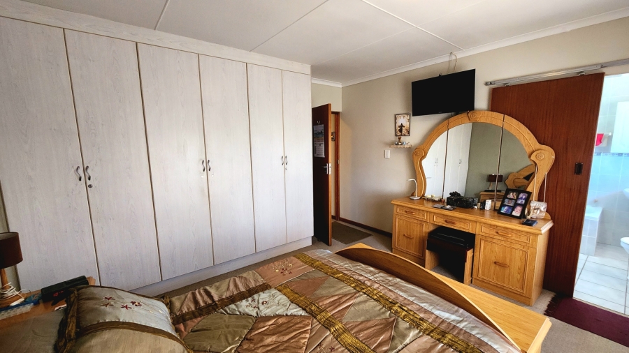 3 Bedroom Property for Sale in Hartenbos Central Western Cape